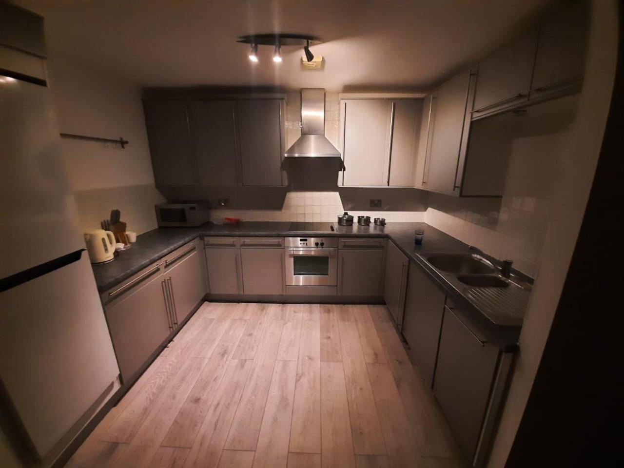 Room In Cardiff City Center - Swiftstay Exterior photo